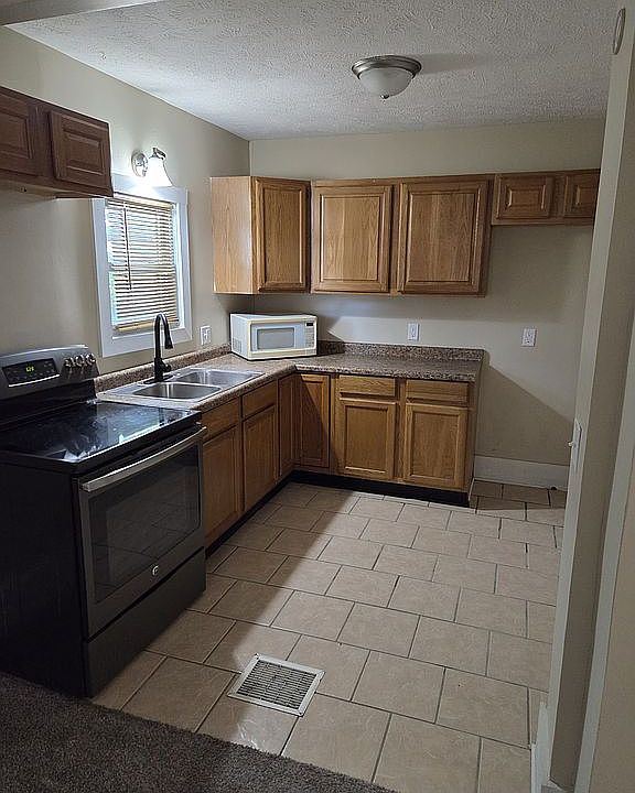 2nd image of 2205 5th Ave
