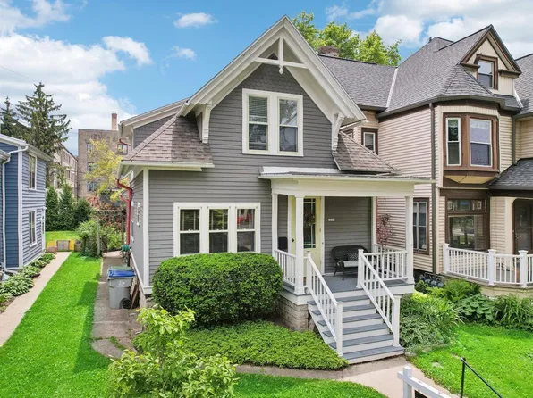 1019 East Kewaunee STREET, Milwaukee, WI 53202