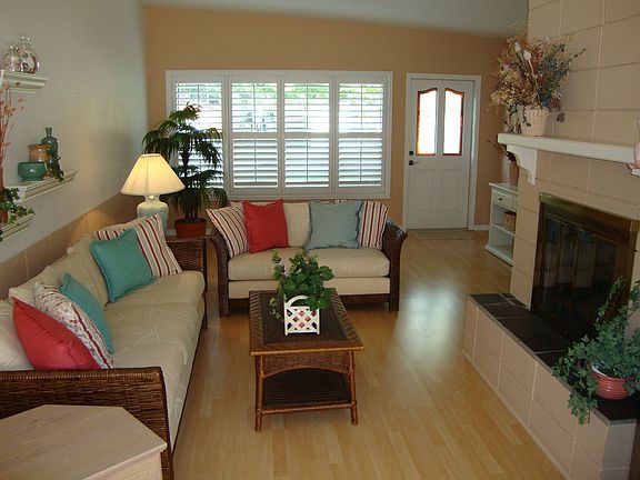 Living Room with Laminate-Wood Flooring & Fireplace
