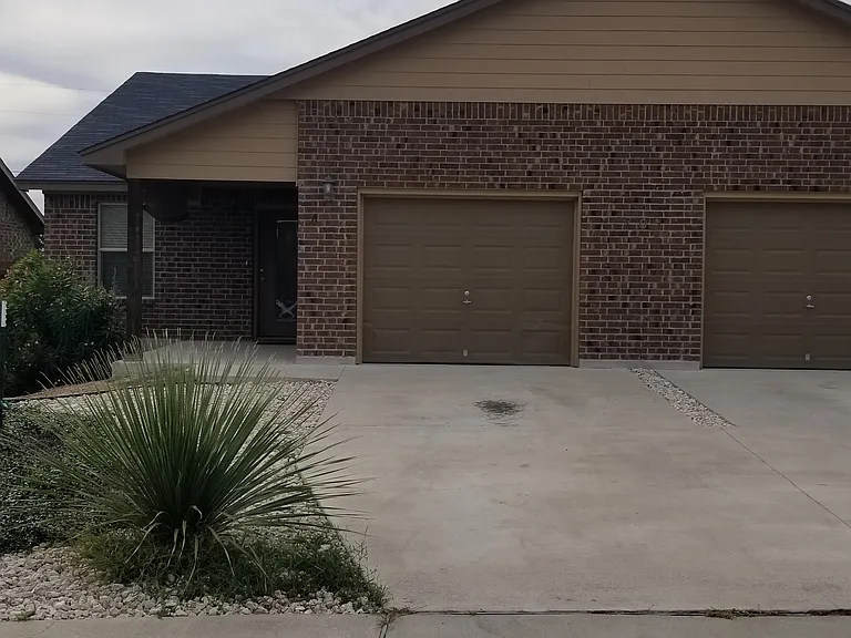 708 Circle Diamond Ln #B — Photo 1