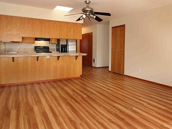3rd image of 822 SE Stratford Ct