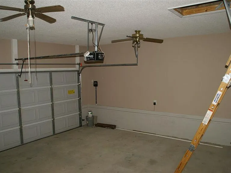 202 Riverview Dr — Photo 12