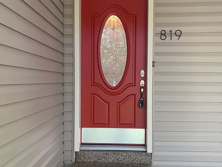 819 Fountain Ave — Photo 2