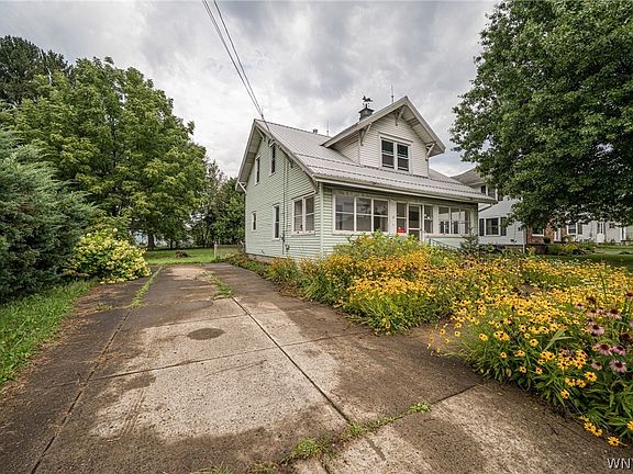 2nd image of 2210 Main St