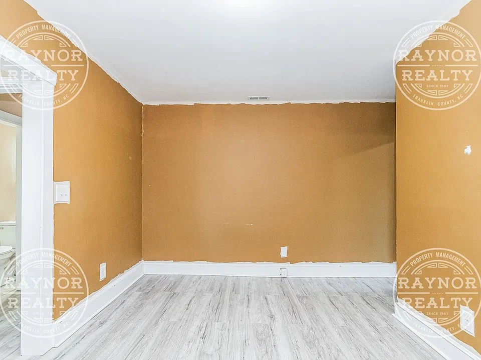 641-643 Kenwood Ave
