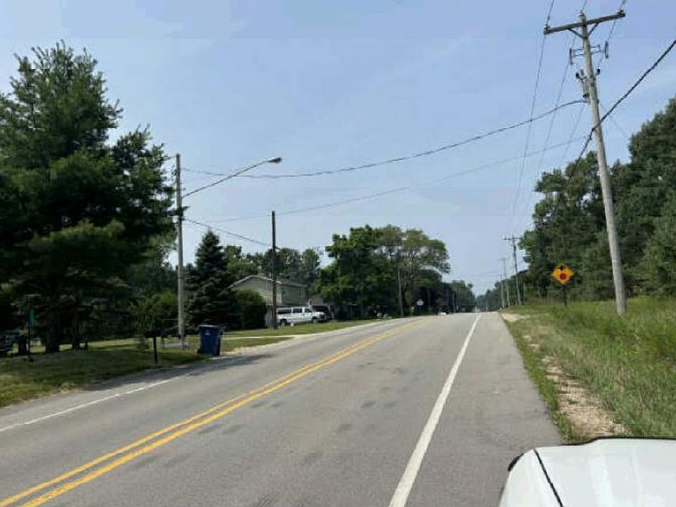 2nd image of 721 Merkey Rd W