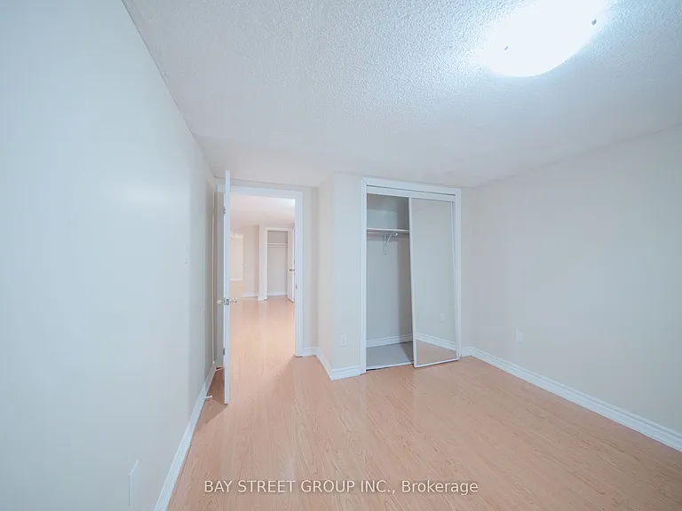 56 Corby Cres #LOWER — Photo 13