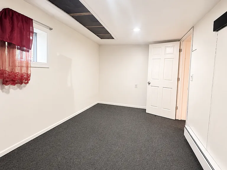1530 Rhinelander Ave #1 — Photo 5