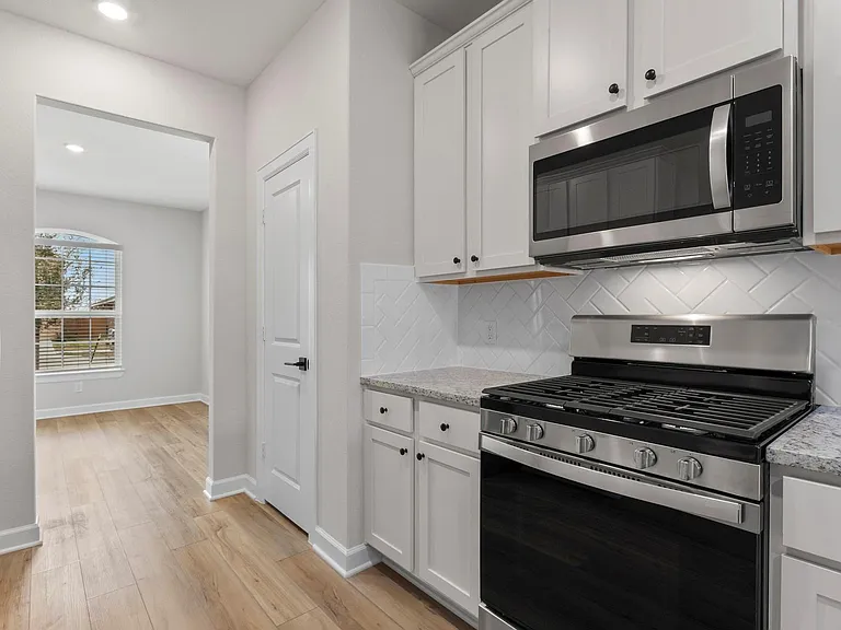 1126 Campside Dr — Photo 7