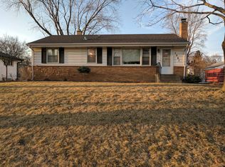 1061 Edgewater Ave, Shoreview, MN 55126