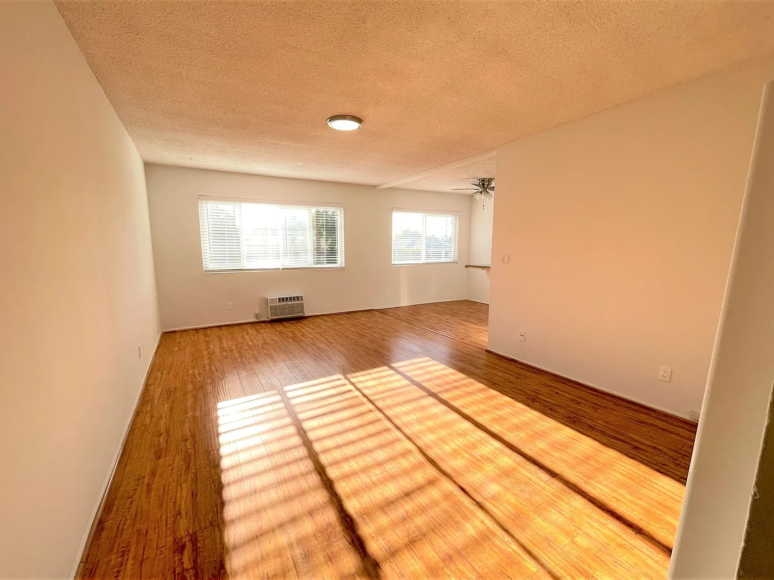5715 Vineland Ave — Photo 3