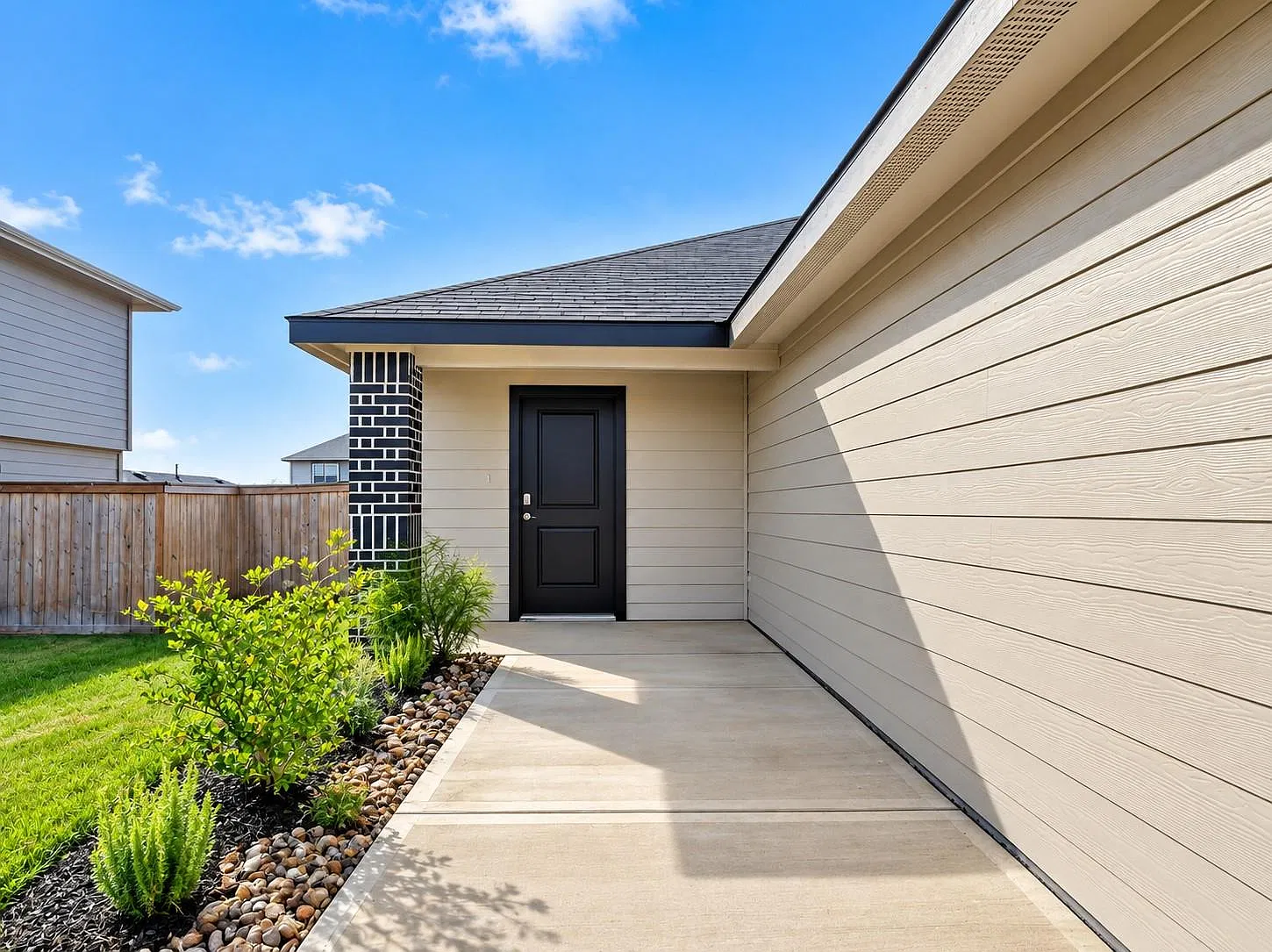 3 bed, 2.0 bath, 1179 sqft, $1,550 — Photo 3