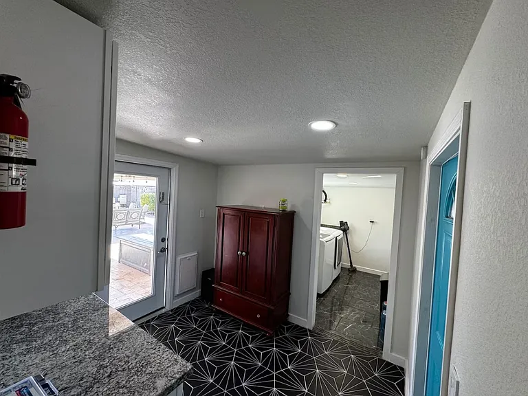 1213 W Galveston St — Photo 21