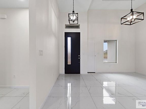 4th image of 200 Brooks Cir S