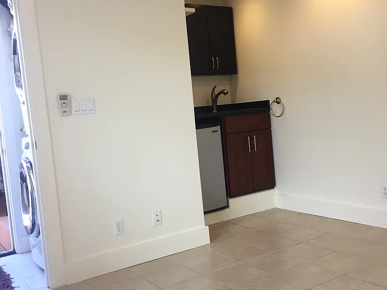 2123 10th Ave #D — Photo 3