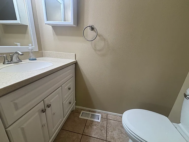 835 NW Huckle Dr #A — Photo 9