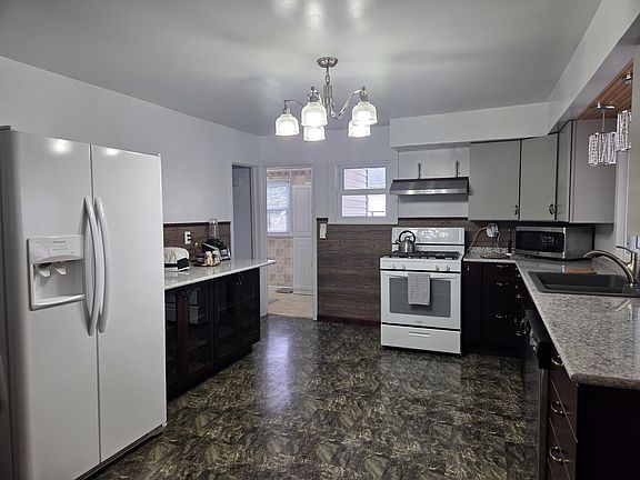 2nd image of 232 Bender St