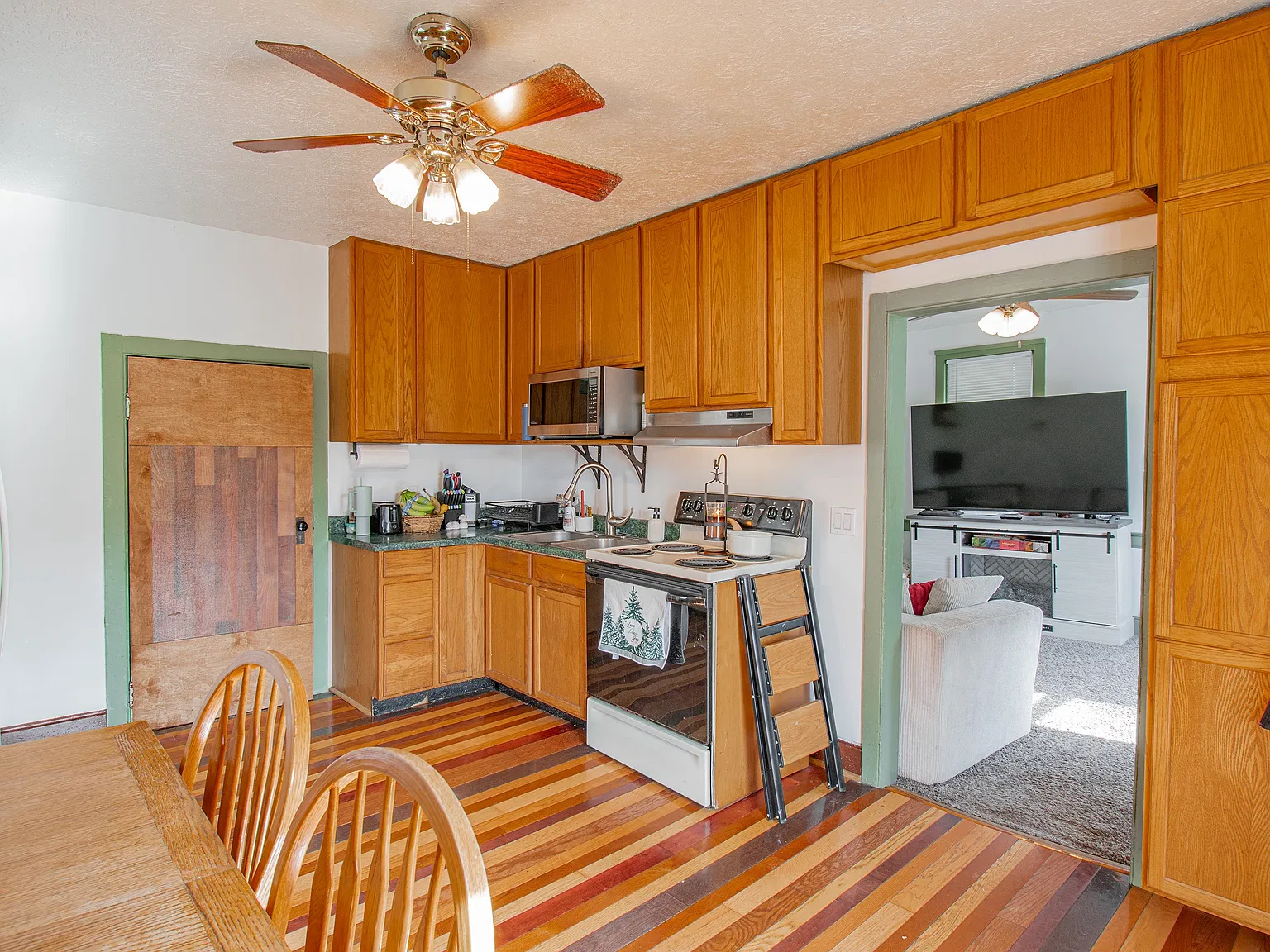 2 bed, 900 sqft, $1,100 — Photo 3
