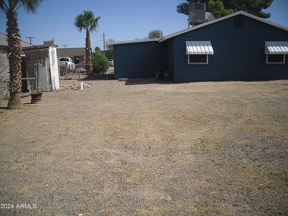 4th image of 875 W DOUGLAS Avenue W