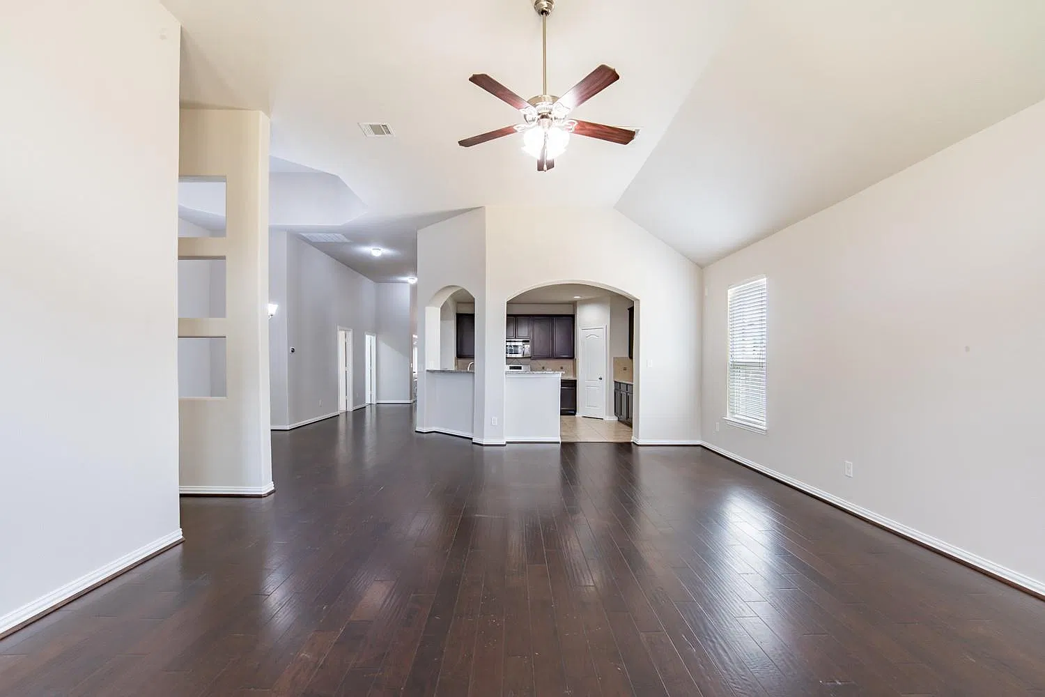 4 bed, 2.0 bath, 2268 sqft, $2,245 — Photo 4