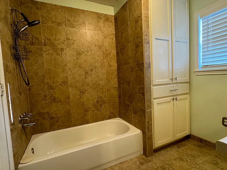 514 W Rusk St — Photo 7