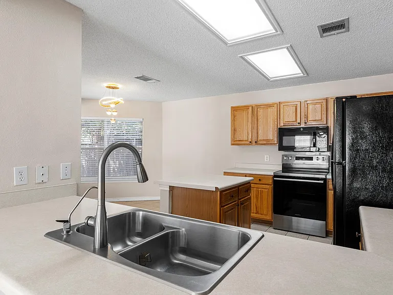 1704 Matagorda Dr — Photo 16
