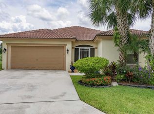 8205 Pelican Harbour Dr, Lake Worth, FL 33467
