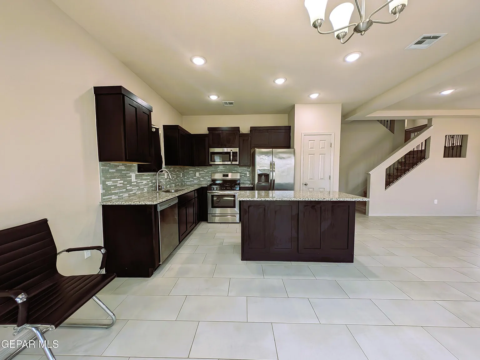 3 bed, 2.5 bath, 1917 sqft, $2,200 — Photo 4