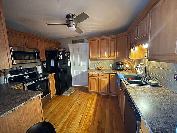 3rd image of 197 Amber Ln
