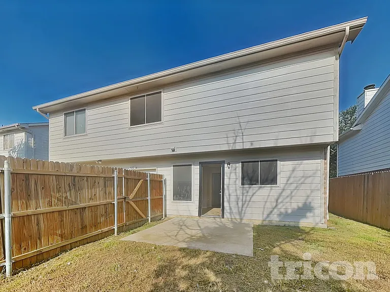 7422 Amber Dr — Photo 16