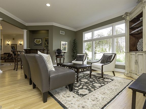 5th image of 46 Beachmont Ter