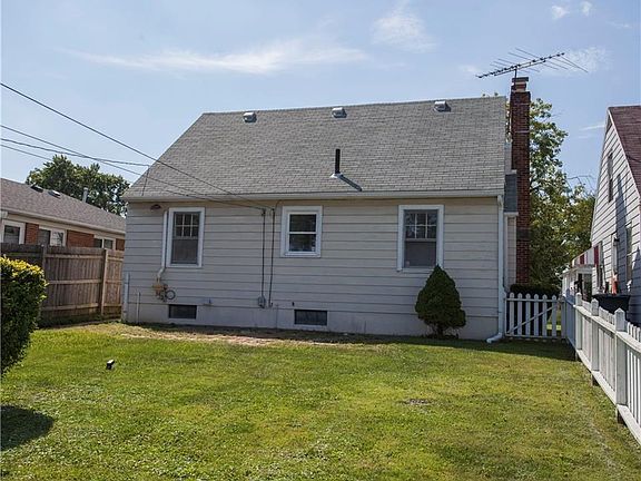 2nd image of 2642 Hazel Ave