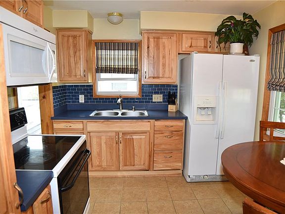 2nd image of 3189 Oakwood Dr