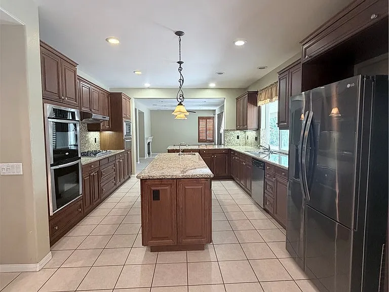 13682 Perry Ann Cir — Photo 2