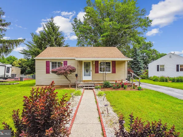 1100 Sunnyside Dr, Hagerstown, MD 21742