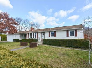4 Clark Pl, Quaker Hill, CT 06375