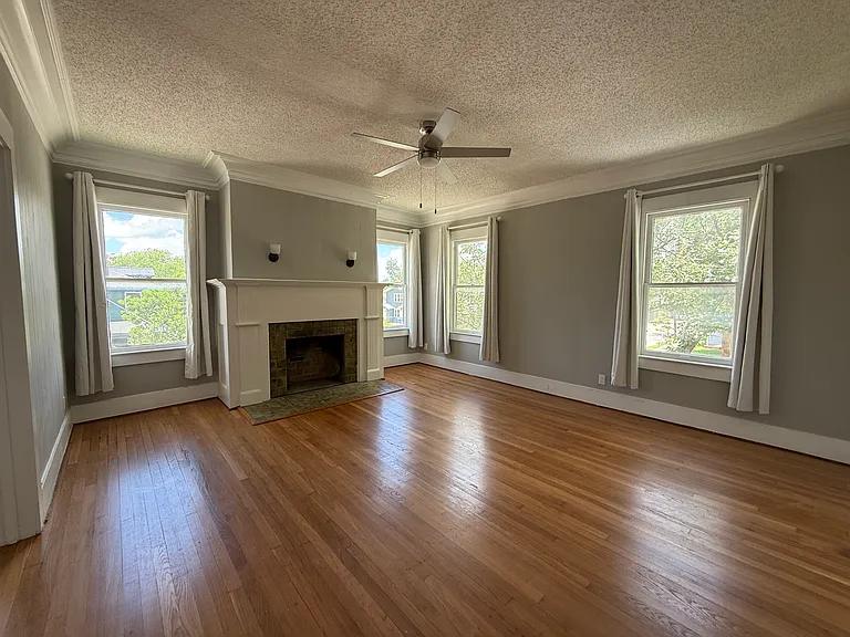 1044 W Mistletoe Ave #4 — Photo 2