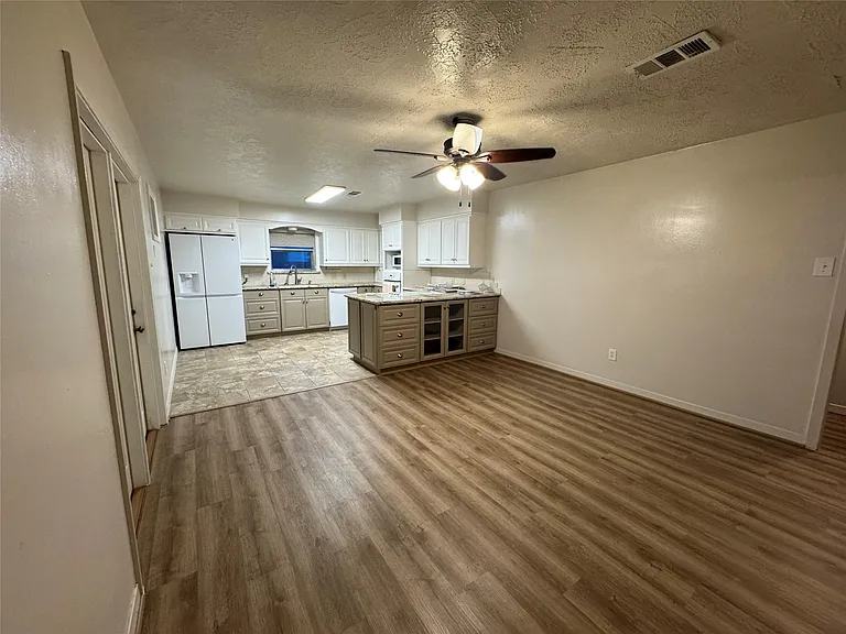 2611 Prairie Ave — Photo 16