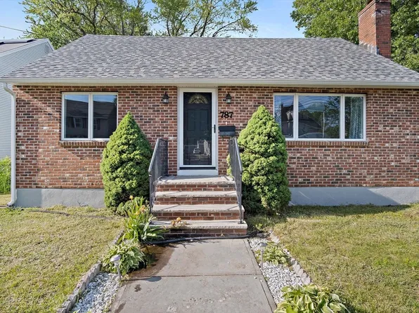 787 Princeton Blvd, Lowell, MA 01851