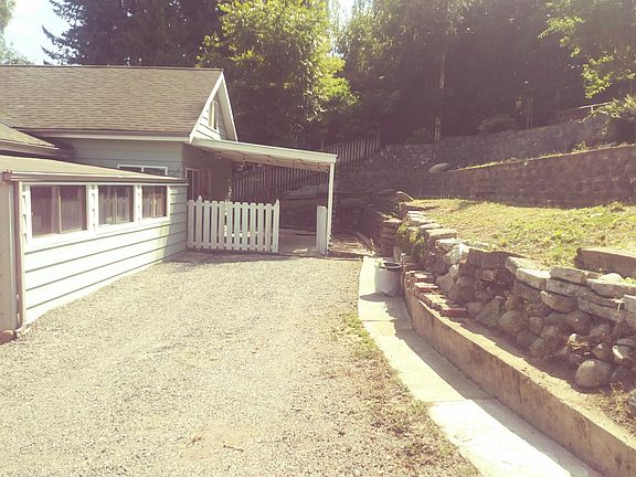 2 car driveway
Covered patio and access to kitchen
