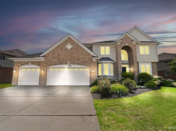 27647 Estrada Ln, Novi, MI 48374