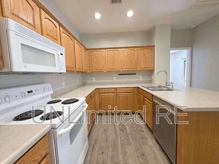 1151 S 16th Pl — Photo 14