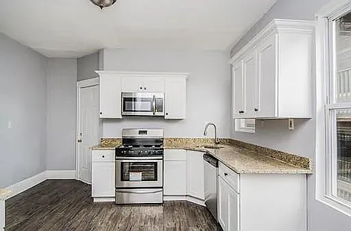 3 bed, 1050 sqft, $3,000 — Photo 2
