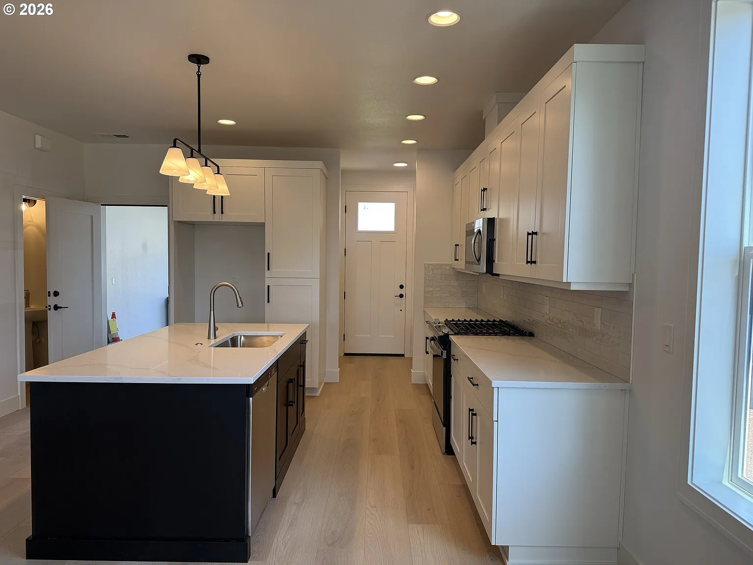 3 bed, 1800 sqft, $3,200 — Photo 4