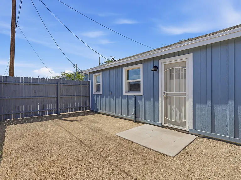 1718 N 26th Pl — Photo 15
