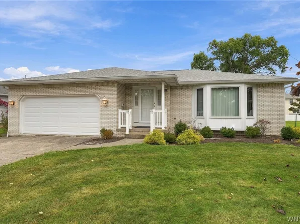 390 Willow Green Dr, Amherst, NY 14228