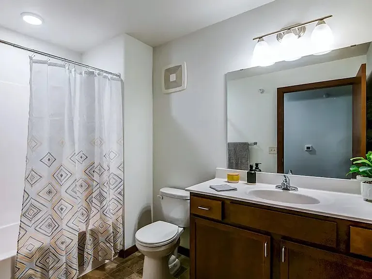 Mayhew Apartments — Photo 13