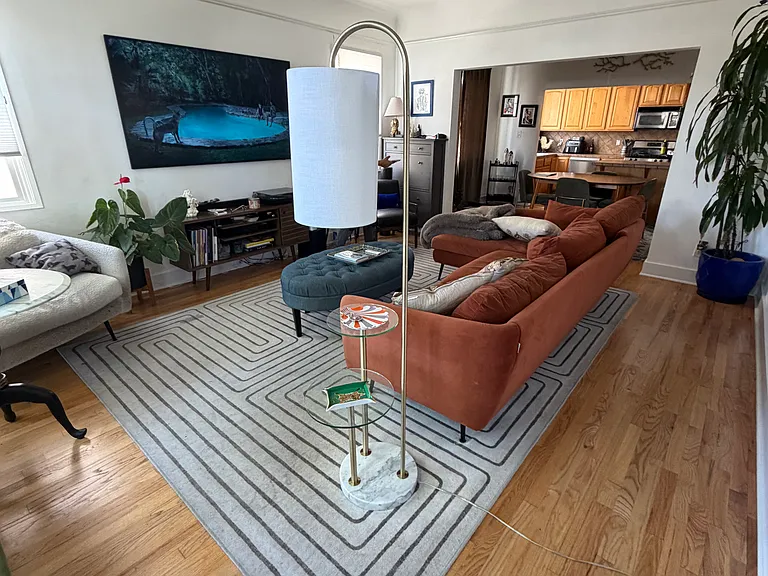 735 N Hayworth Ave — Photo 3