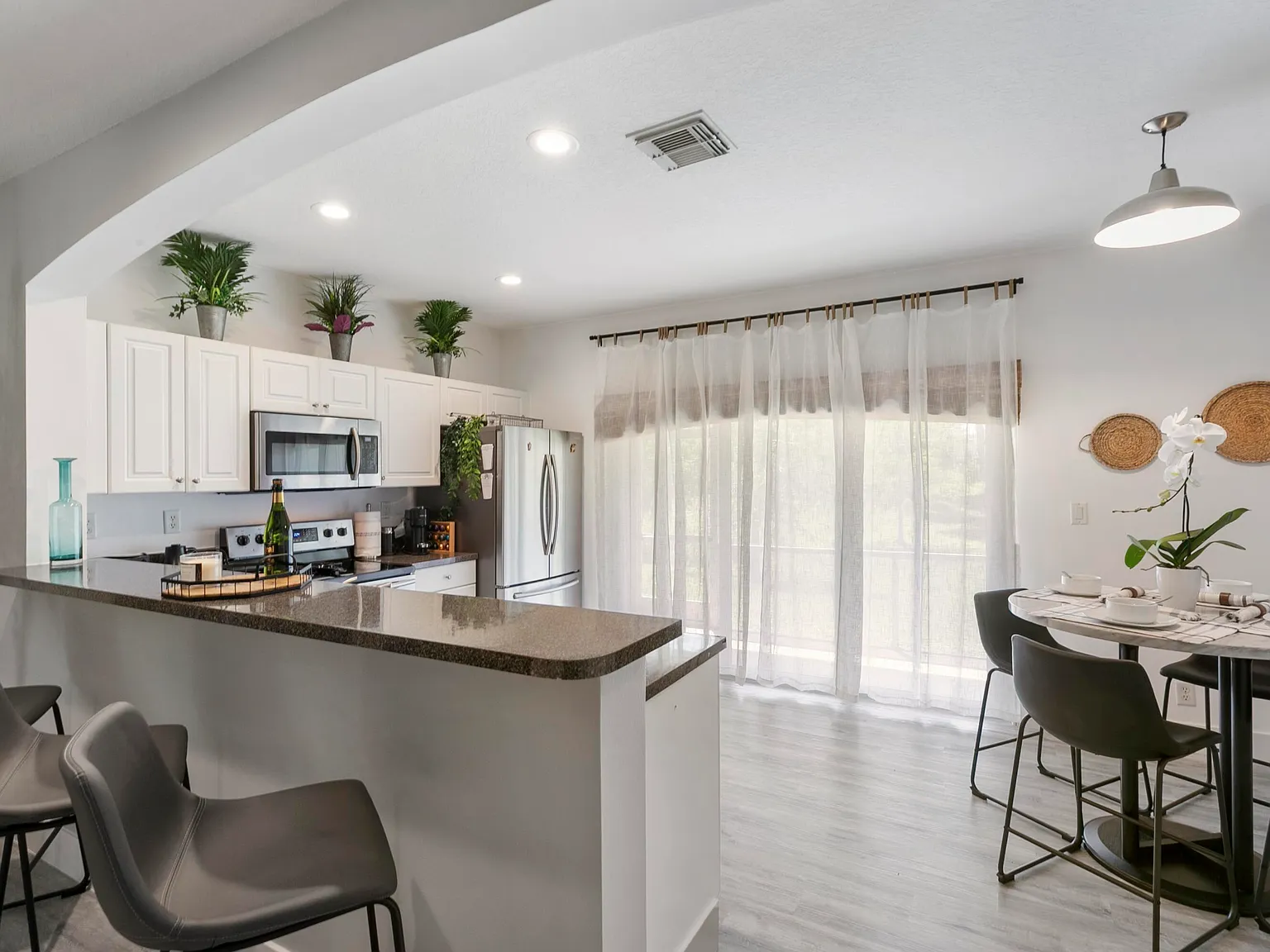 2 bed, 2.5 bath, 1219 sqft, $4,500 — Photo 4