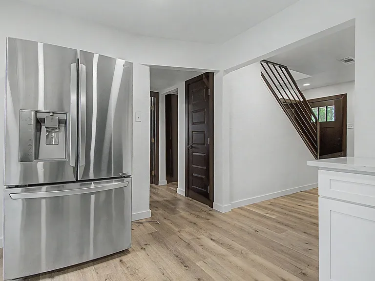 502 Rogers Way — Photo 6